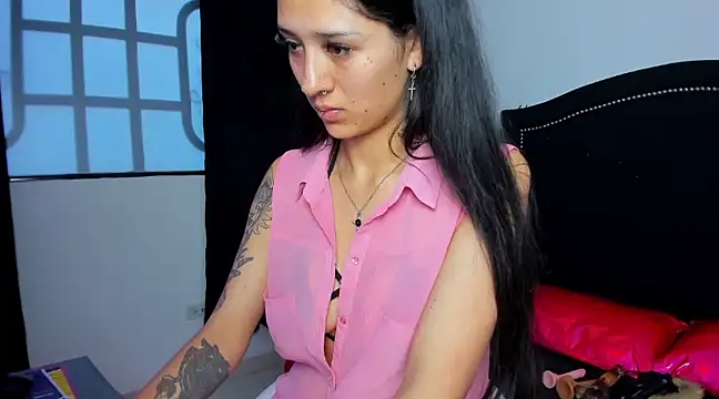 Snapshot of Cleo_Hott chatting on February 2025 10:59:01 PM Cleo Hott online show from February 2025 10:59:01 PM