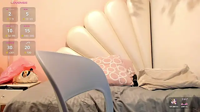 Thifany Hampton  online show from March 2025 10:53:01 PM