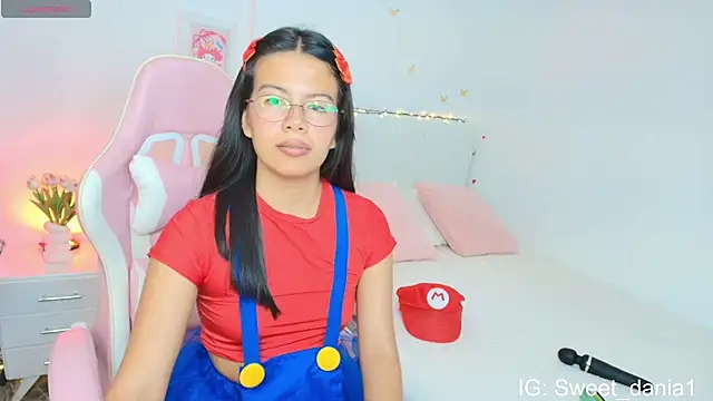 sweet dania  online show from October 2025 04:35:01 AM