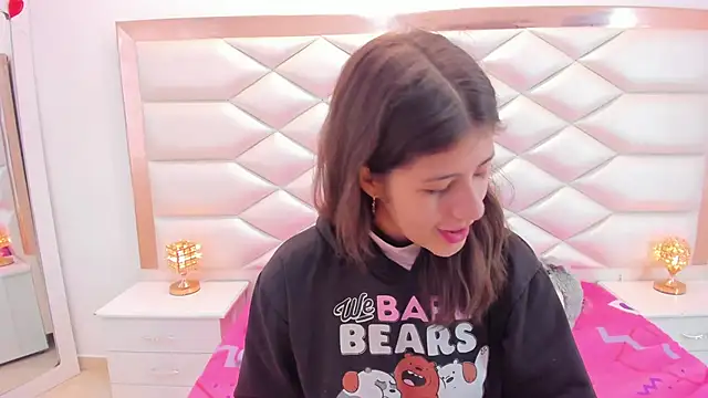 Snapshot of MiaQueen021 chatting on March 2025 12:28:01 PM MiaQueen021 online show from March 2025 12:28:01 PM