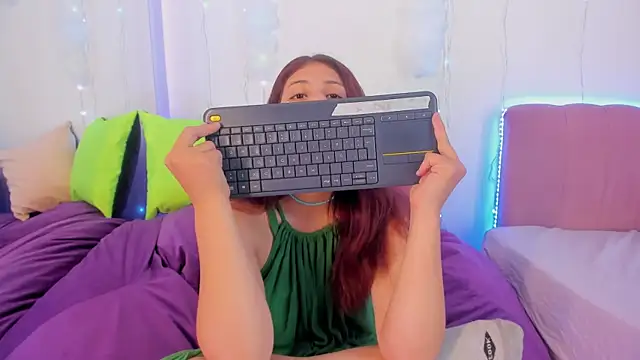 Snapshot of MiaQueen021 chatting on October 2025 02:18:01 PM MiaQueen021 online show from October 2025 02:18:01 PM