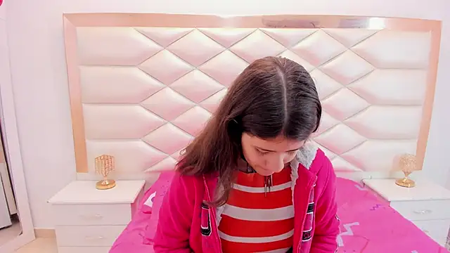 Snapshot of MiaQueen021 chatting on March 2025 12:26:01 PM MiaQueen021 online show from March 2025 12:26:01 PM