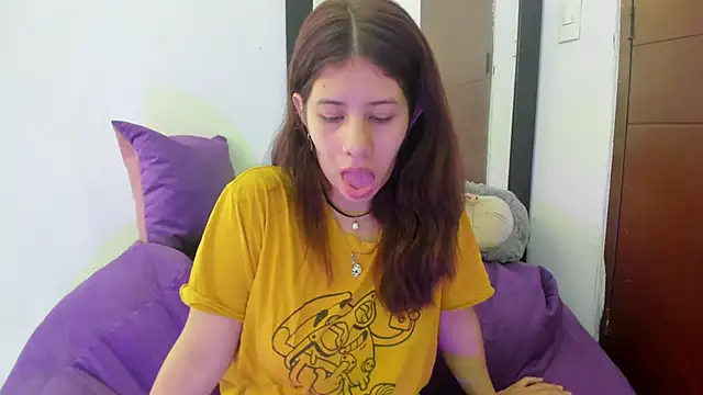 Snapshot of MiaQueen021 chatting on September 2025 02:48:01 PM MiaQueen021 online show from September 2025 02:48:01 PM