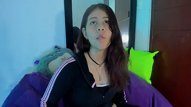 Snapshot of MiaQueen021 chatting on September 2025 01:44:02 PM MiaQueen021 online show from September 2025 01:44:02 PM