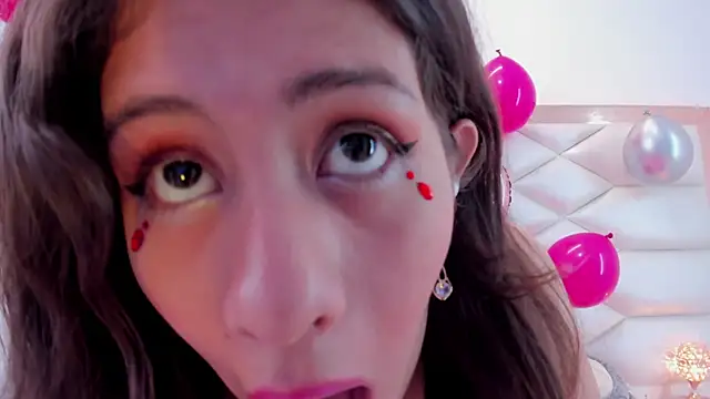 Snapshot of MiaQueen021 chatting on March 2025 04:18:02 PM MiaQueen021 online show from March 2025 04:18:02 PM