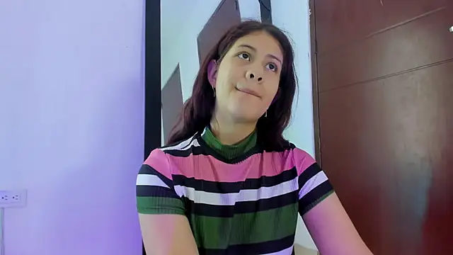 Snapshot of MiaQueen021 chatting on September 2025 02:41:02 PM MiaQueen021 online show from September 2025 02:41:02 PM