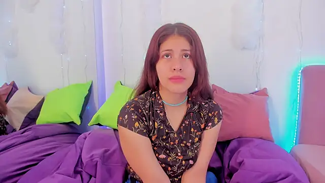 Snapshot of MiaQueen021 chatting on October 2025 01:34:01 PM MiaQueen021 online show from October 2025 01:34:01 PM