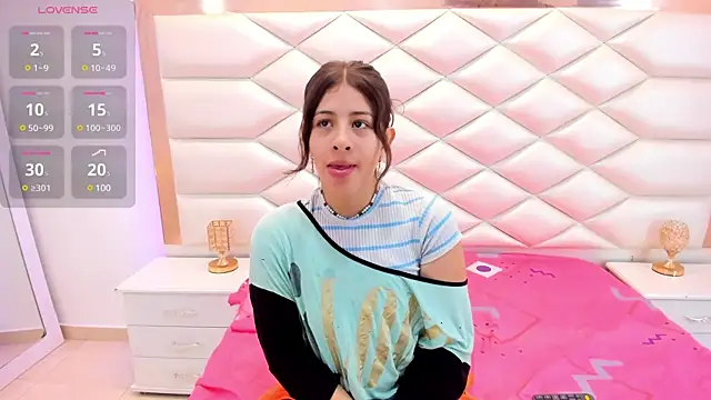 Snapshot of MiaQueen021 chatting on February 2025 12:27:01 PM MiaQueen021 online show from February 2025 12:27:01 PM