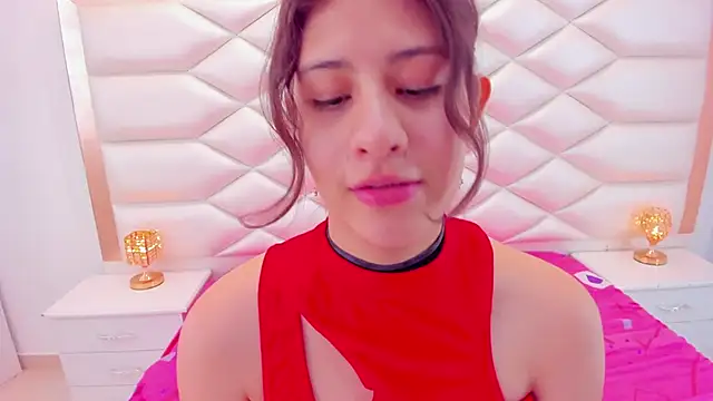 Snapshot of MiaQueen021 chatting on March 2025 06:37:01 PM MiaQueen021 online show from March 2025 06:37:01 PM