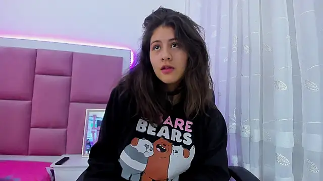 Snapshot of MiaQueen021 chatting on March 2025 11:13:02 PM MiaQueen021 online show from March 2025 11:13:02 PM