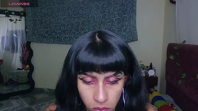 boysLittle online show from May 2026 11:32:02 PM