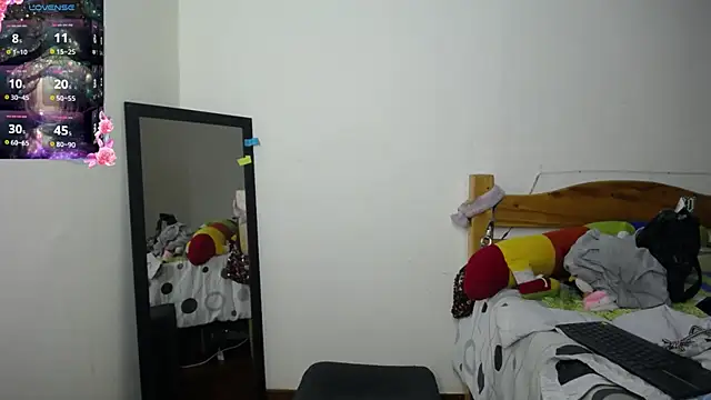 boysLittle online show from November 2025 05:44:01 AM