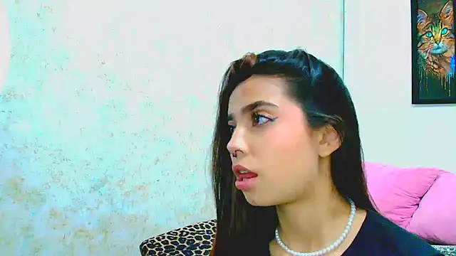 Rousse violett online show from February 2025 08:09:02 PM