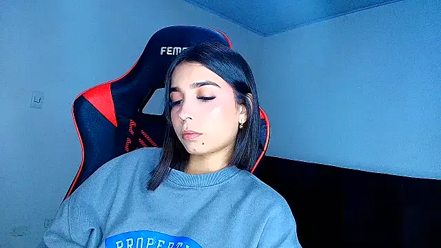 Rousse violett online show from April 2026 12:46:02 AM