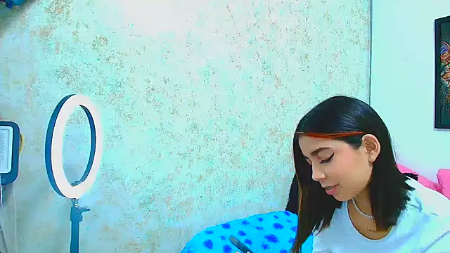 Rousse violett online show from March 2025 08:12:01 PM