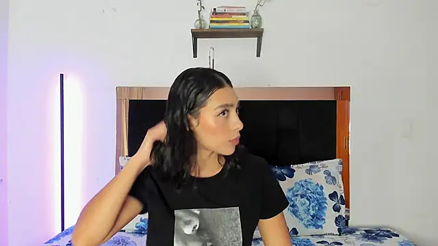 Carorosse online show from December 2025 07:58:01 PM