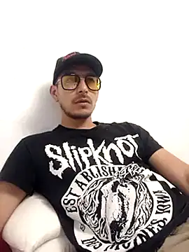 Snapshot of tony-camargo chatting on January 2025 04:02:01 AM tony-camargo online show from January 2025 04:02:01 AM
