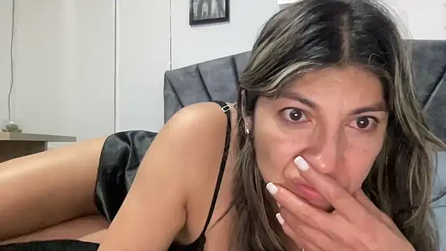 LunaBeya online show from February 2026 12:14:01 PM