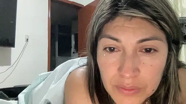 LunaBeya online show from November 2025 04:23:01 AM