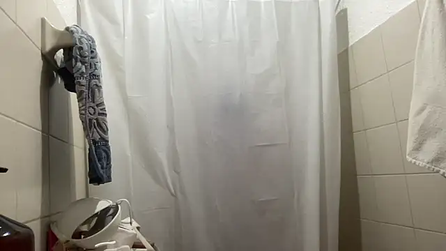 LunaBeya online show from December 2025 12:33:01 PM