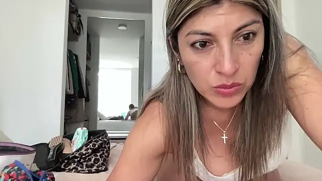 LunaBeya online show from May 2026 06:57:01 PM
