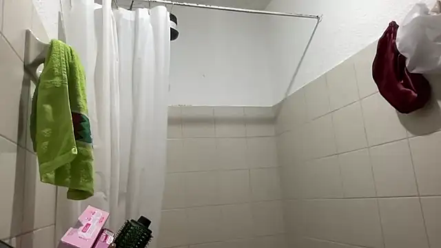 LunaBeya online show from March 2026 12:32:02 PM