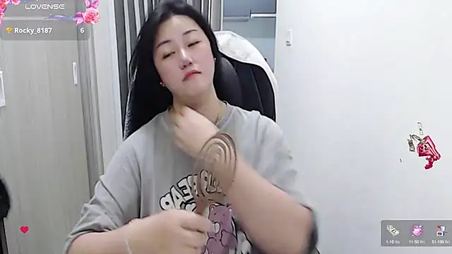 minnie9009 online show from March 2025 02:06:01 PM