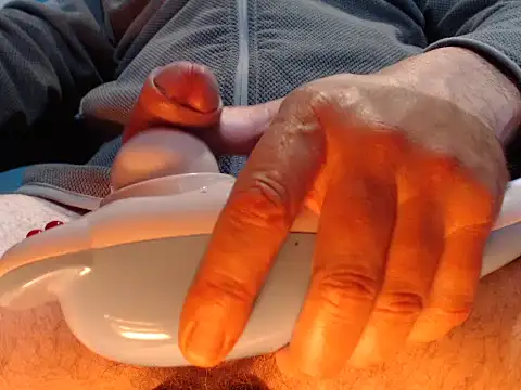 itsmeyes69 online show from September 2025 11:00:01 PM