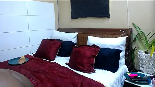 TALLSWATIBIACH online show from March 2025 07:49:02 PM