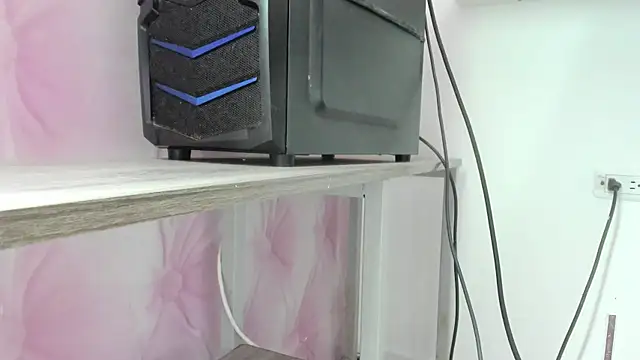 TaniaBellini online show from April 2026 12:31:01 PM