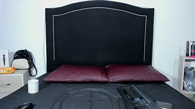 EmmySweett2 online show from April 2026 01:37:01 PM