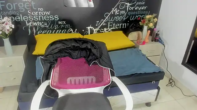 EmmySweett2 online show from October 2025 01:23:01 PM