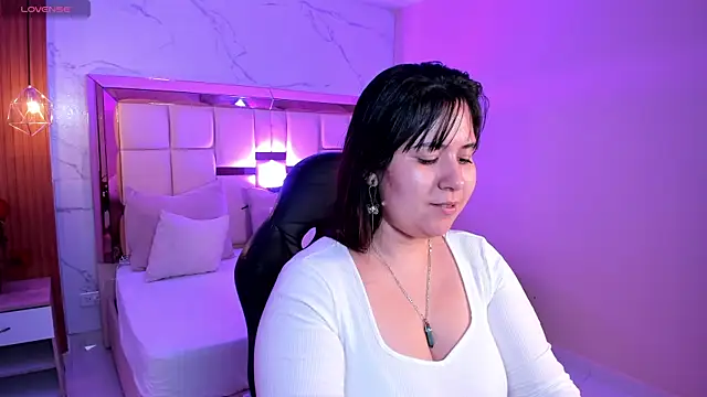 Snapshot of zoes_milee chatting on November 2025 11:14:01 AM zoes milee online show from November 2025 11:14:01 AM