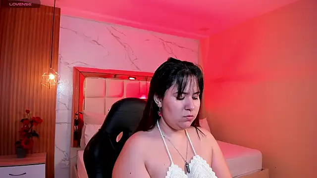 Snapshot of zoes_milee chatting on December 2025 11:20:01 AM zoes milee online show from December 2025 11:20:01 AM