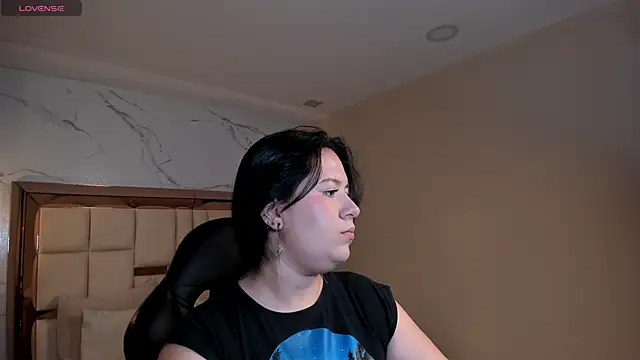 zoes milee online show from April 2026 11:37:02 AM