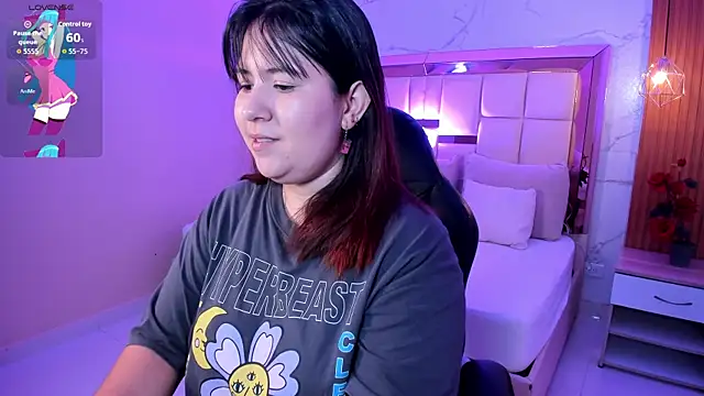 Snapshot of zoes_milee chatting on December 2025 11:22:02 AM zoes milee online show from December 2025 11:22:02 AM