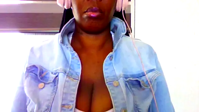 Snapshot of chocolatechipkukky85 chatting on April 2026 08:59:02 PM chocolatechipkukky85 online show from April 2026 08:59:02 PM
