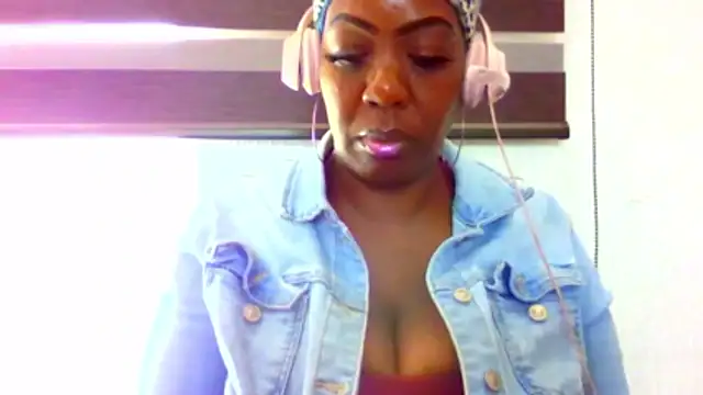 Snapshot of chocolatechipkukky85 chatting on April 2026 05:42:01 PM chocolatechipkukky85 online show from April 2026 05:42:01 PM