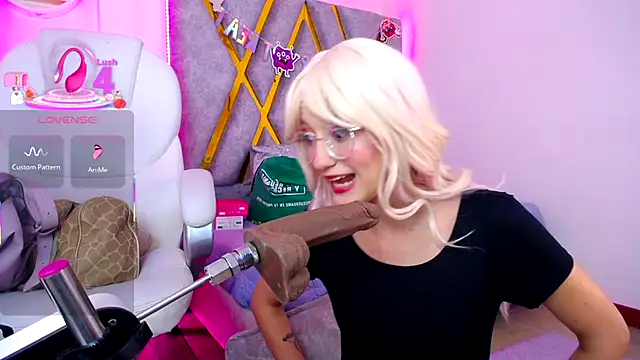 Snapshot of SussanHottye1_ chatting on November 2025 11:11:02 AM SussanHottye1 online show from November 2025 11:11:02 AM