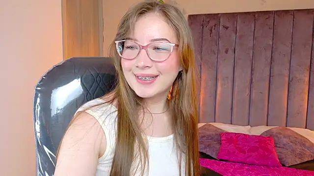 Dahlia Rousse online show from June 2026 04:34:01 AM