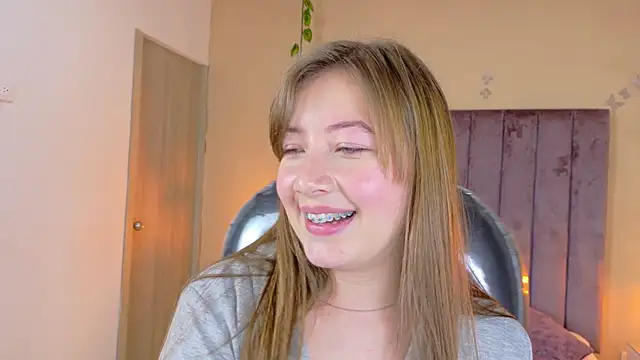 Dahlia Rousse online show from March 2026 05:04:02 AM