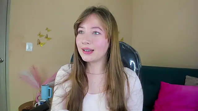 Dahlia Rousse online show from March 2026 07:05:01 AM