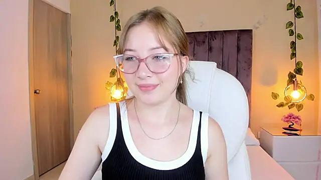 Dahlia Rousse online show from September 2025 08:37:02 PM