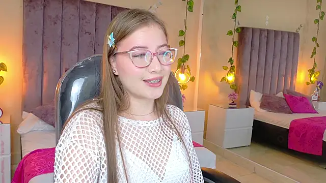 Dahlia Rousse online show from February 2026 06:32:01 AM