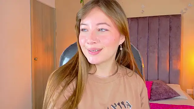 Dahlia Rousse online show from April 2026 12:11:02 AM