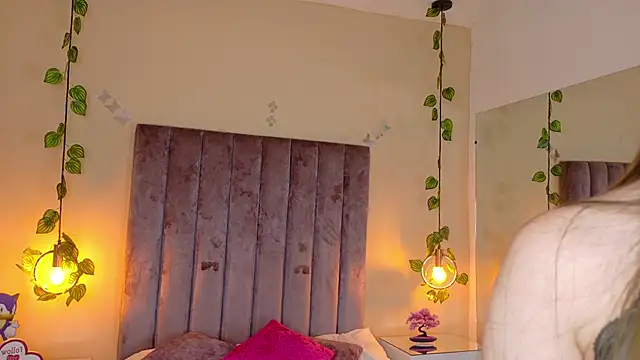 Dahlia Rousse online show from February 2026 05:40:02 AM