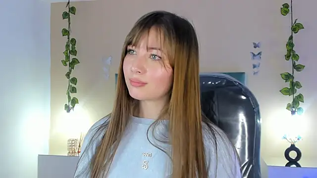 Dahlia Rousse online show from April 2026 11:00:01 PM