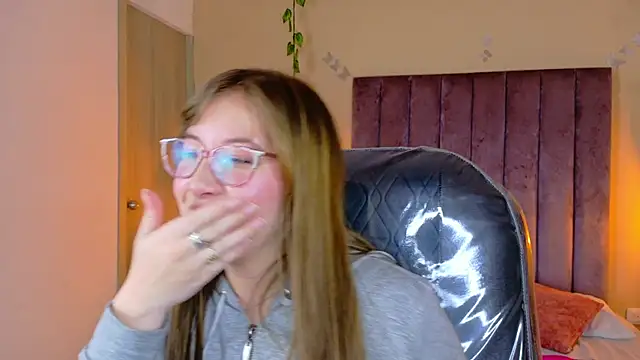 Dahlia Rousse online show from April 2026 05:58:02 AM