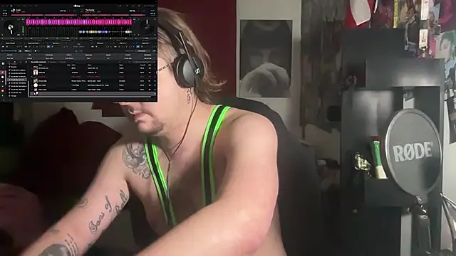 Snapshot of vittote chatting on February 2025 02:28:02 AM vittote online show from February 2025 02:28:02 AM