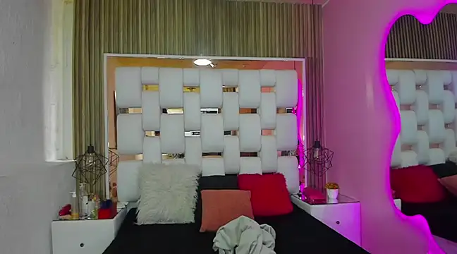 SolEvanss online show from March 2025 02:53:02 PM
